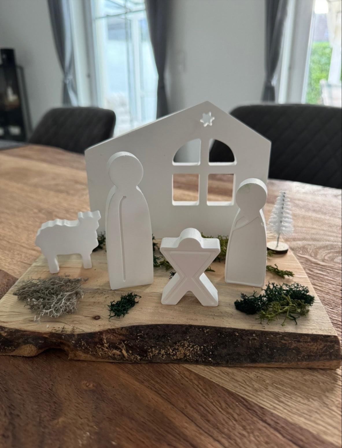 Handgemachte Ton-Krippe